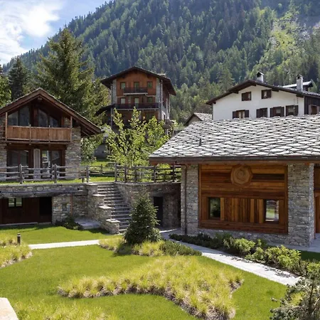Piazzale Della Funivia - 4br Chalet- If You Want To Book, Please Contact On Wh-ats-app - 0034-635-518-057 !!!! *