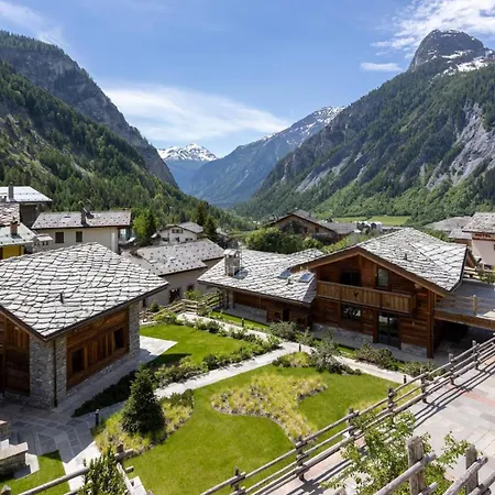 Villa Piazzale Della Funivia - 4br Chalet- If You Want To Book, Please Contact On Wh-ats-app - 0034-635-518-057 !!!! *