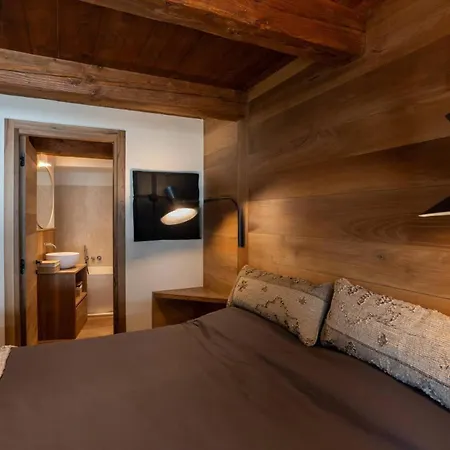 Piazzale Della Funivia - 4br Chalet- If You Want To Book, Please Contact On Wh-ats-app - 0034-635-518-057 !!!! فيلة