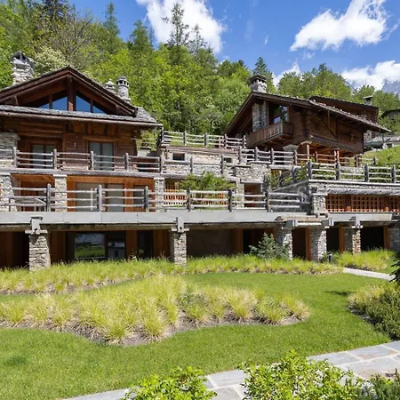 Piazzale Della Funivia - 4br Chalet- If You Want To Book, Please Contact On Wh-ats-app - 0034-635-518-057 !!!! فيلة